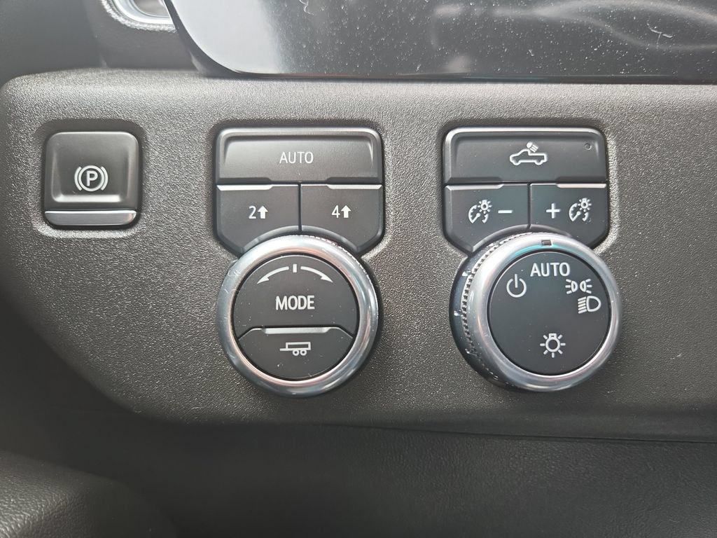 Used 2024 GMC Sierra 1500 SLE w/ Preferred Package AWD/4WD image 19