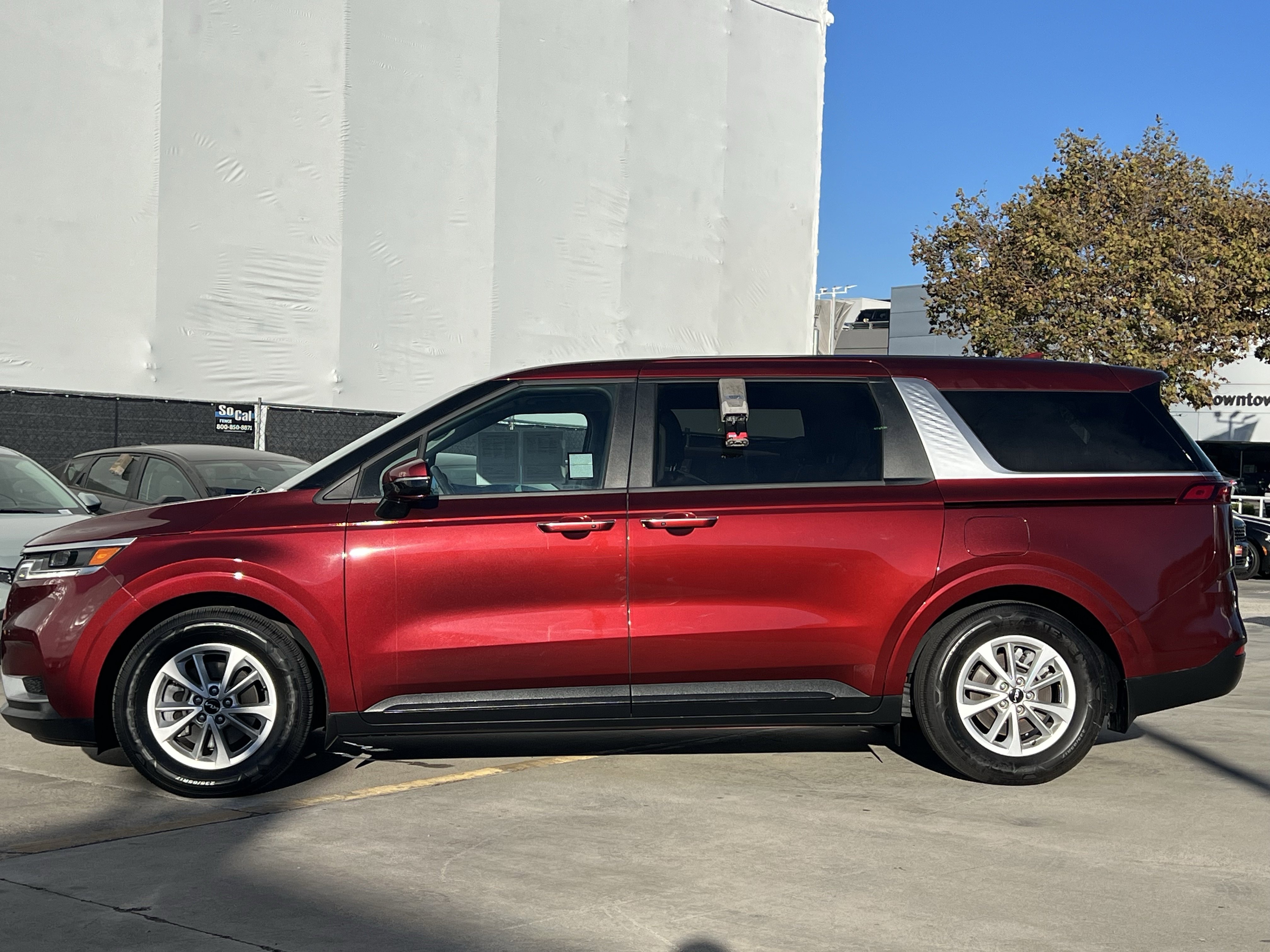 Used 2024 Kia Carnival LX image 3