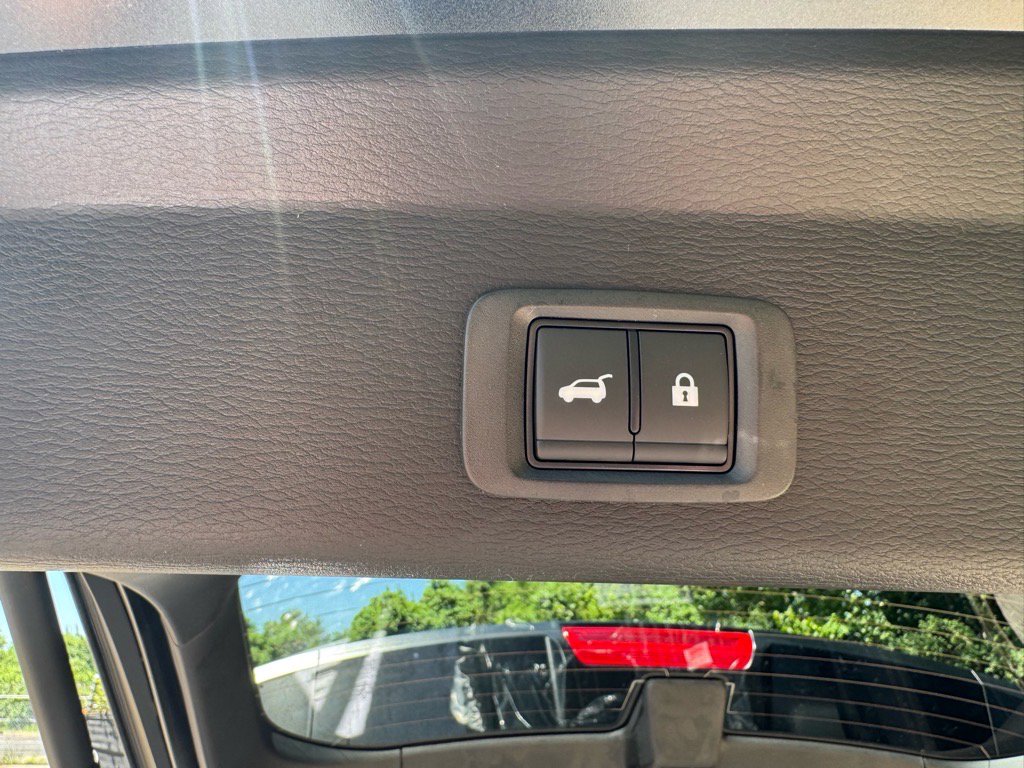 Used 2025 Mitsubishi Outlander AWD image 19