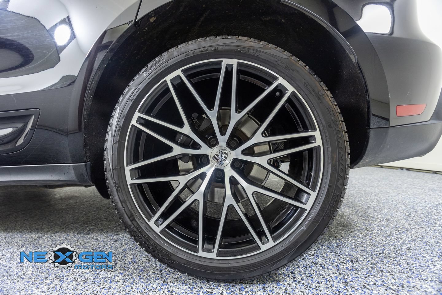Used 2024 Porsche Macan AWD/4WD image 52