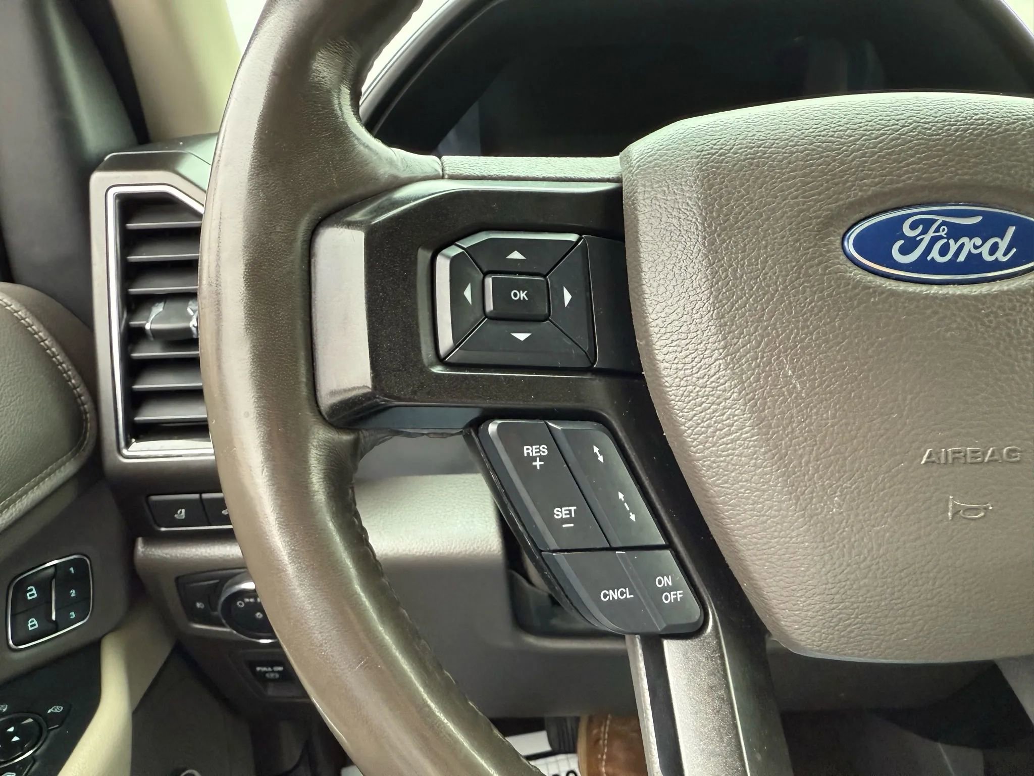 Used 2018 Ford Expedition Limited w/ Equipment Group 301A image 24