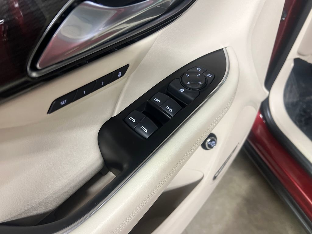 Certified 2021 Buick Envision Essence w/ Technology Package I AWD/4WD image 16