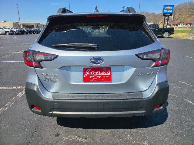 Used 2023 Subaru Outback Premium image 4