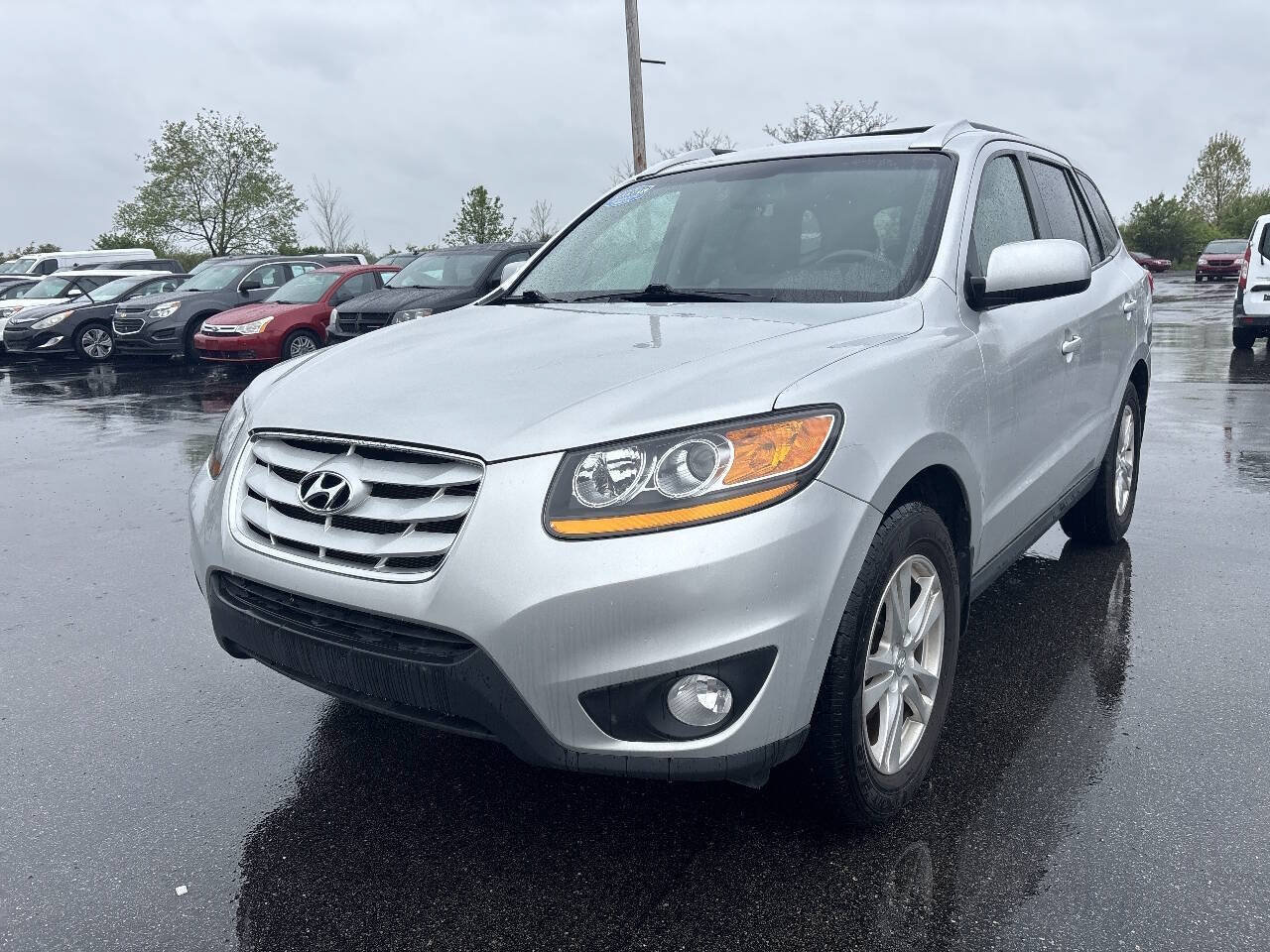 Used 2011 Hyundai Santa Fe SE FWD image 2