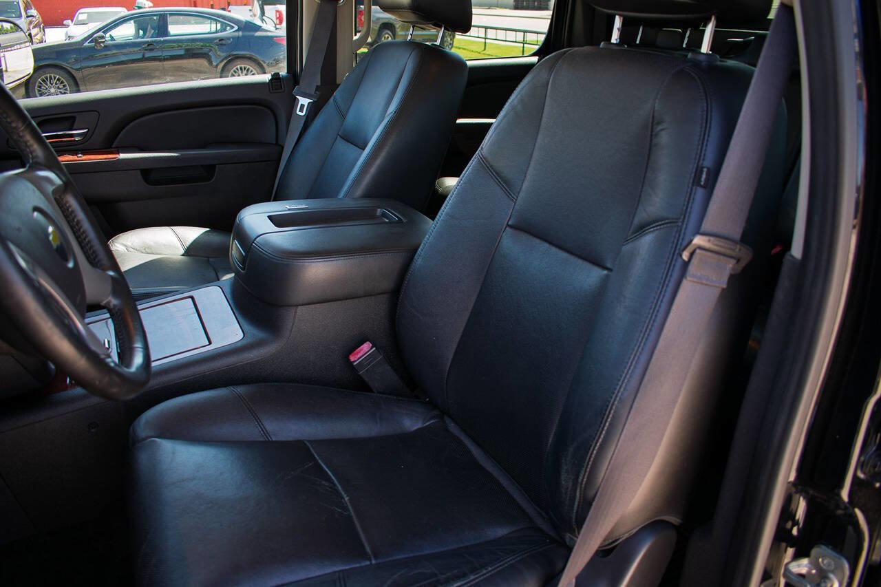 Used 2013 Chevrolet Avalanche LTZ image 15