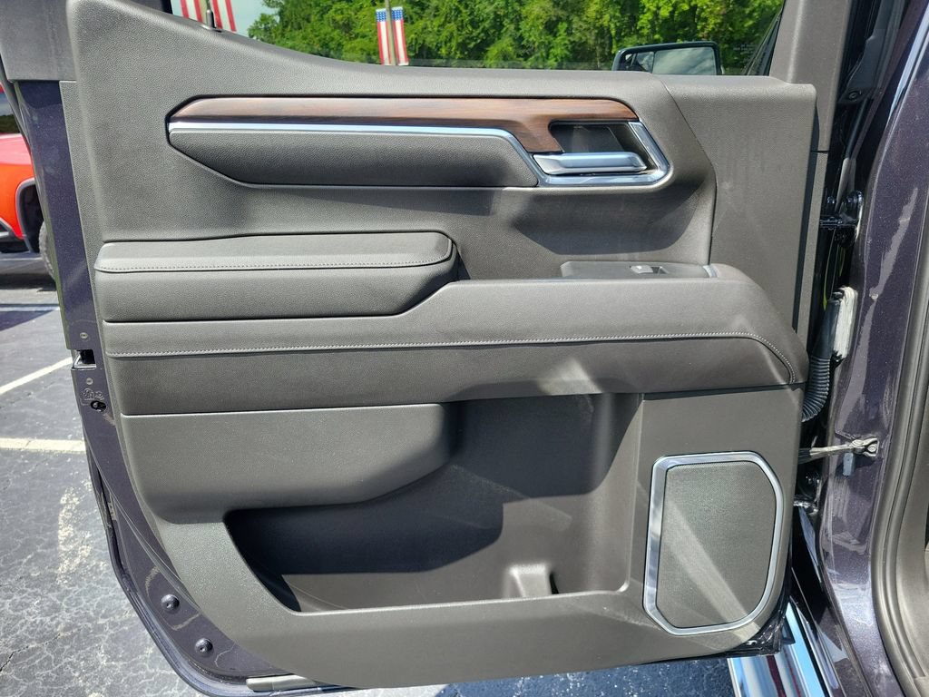 Used 2023 GMC Sierra 1500 SLT w/ SLT Premium Package AWD/4WD image 11
