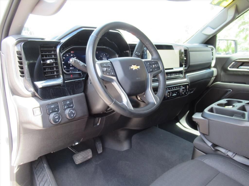 Used 2024 Chevrolet Silverado 1500 LT AWD/4WD image 16