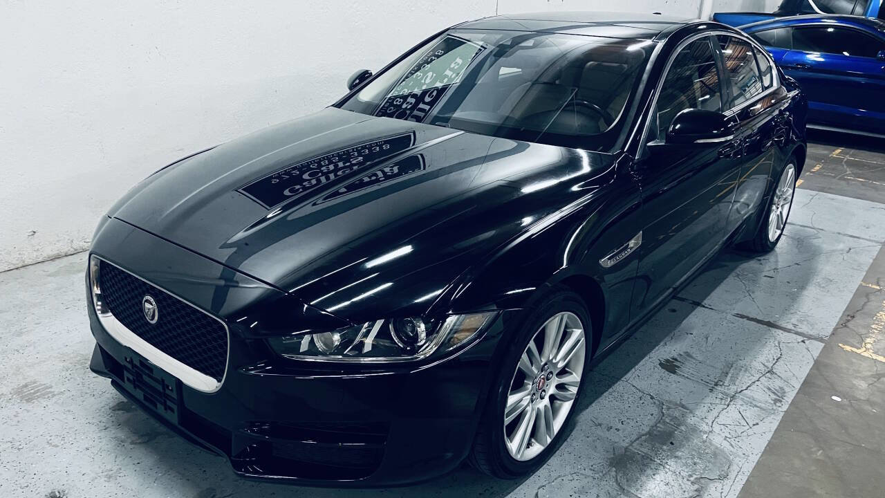 Used 2019 Jaguar XE Prestige image 3