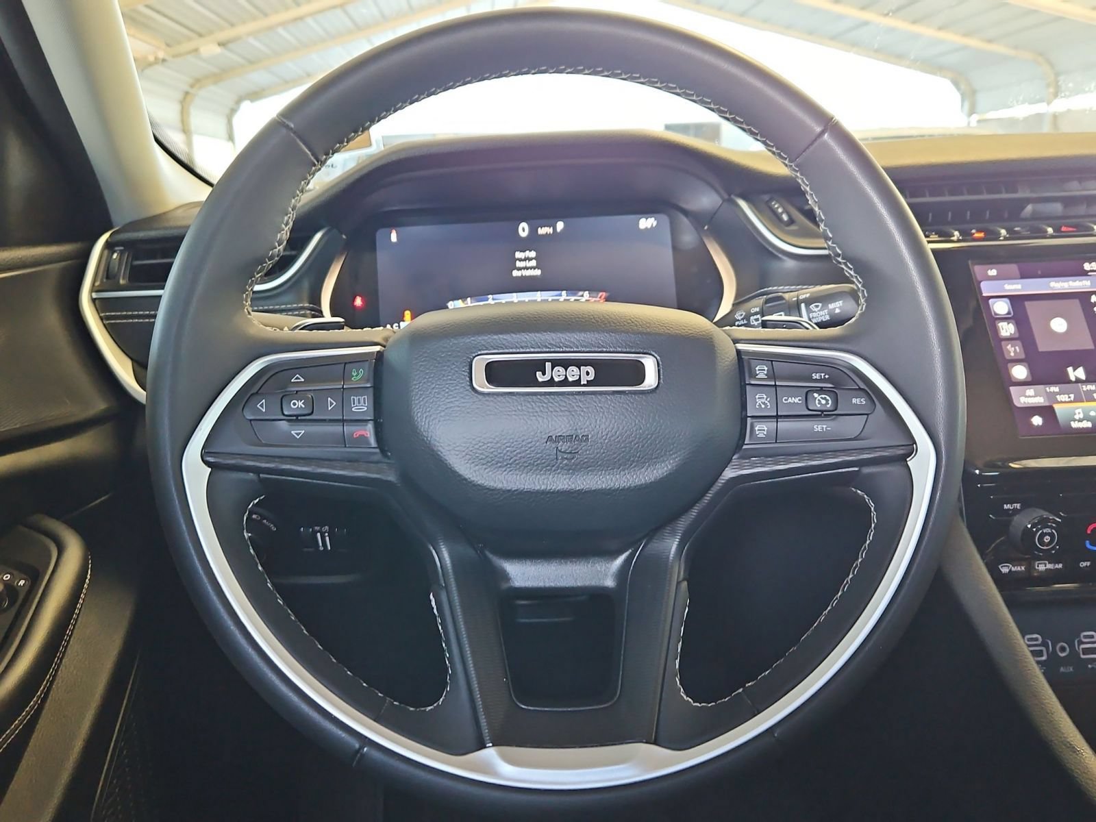 Used 2023 Jeep Grand Cherokee Laredo AWD/4WD image 12