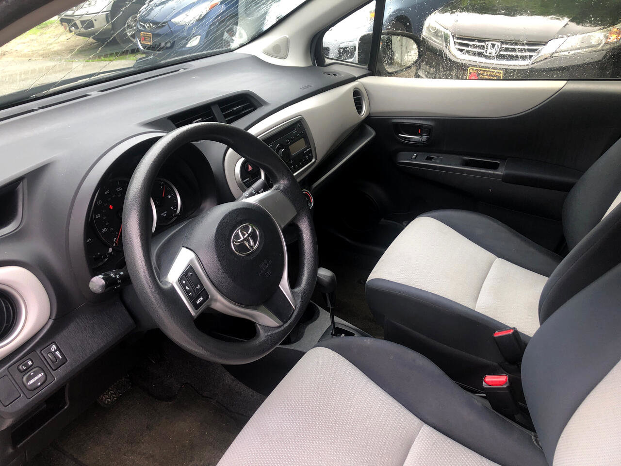 Used 2013 Toyota Yaris LE image 8