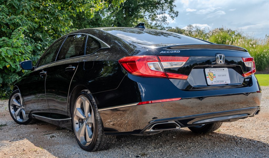 Used 2018 Honda Accord Touring image 3
