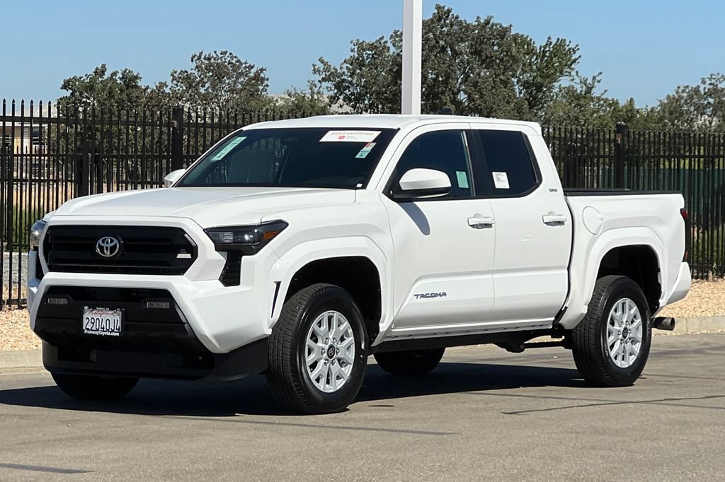 Certified 2025 Toyota Tacoma SR5 AWD/4WD image 10
