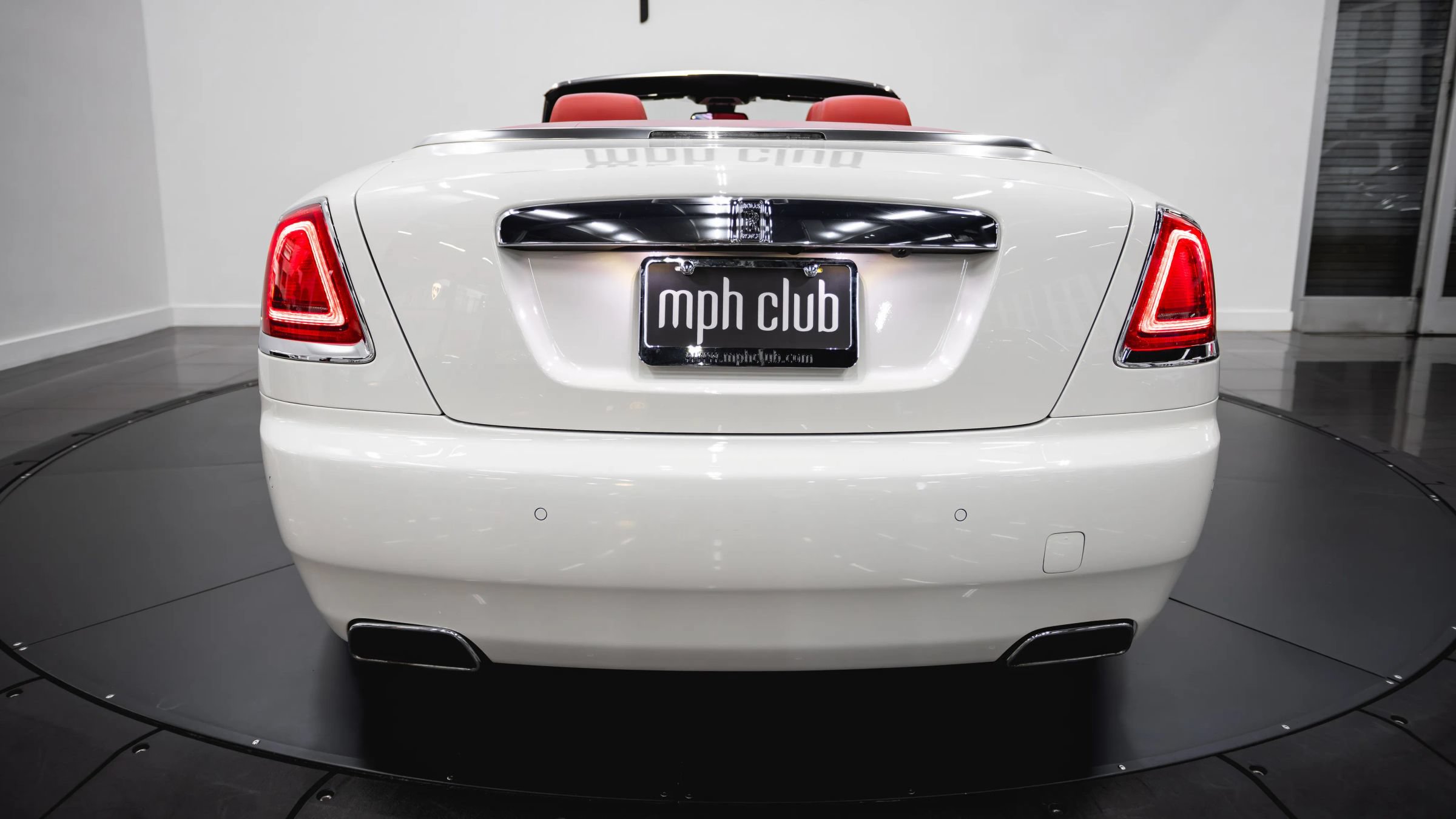 Used 2017 Rolls-Royce Dawn RWD image 38