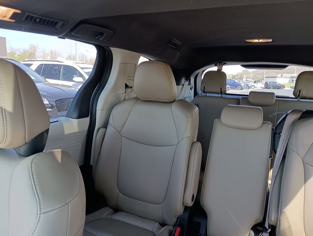 Used 2021 Toyota Sienna XLE image 12
