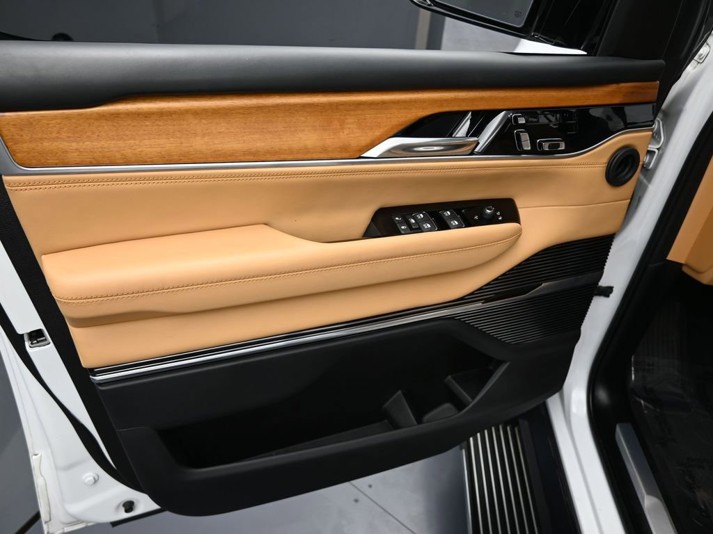 Used 2022 Jeep Grand Wagoneer Series III w/ Rear Seat Video Group 1 image 20