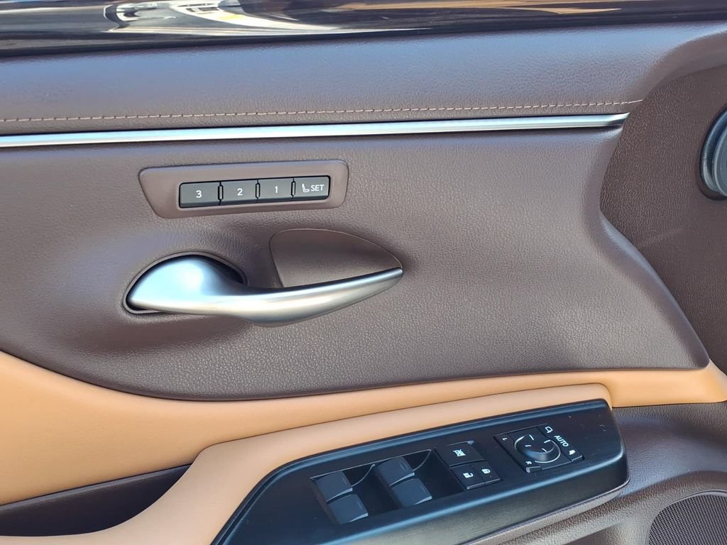 Used 2020 Lexus ES 350 w/ Premium Package FWD image 4