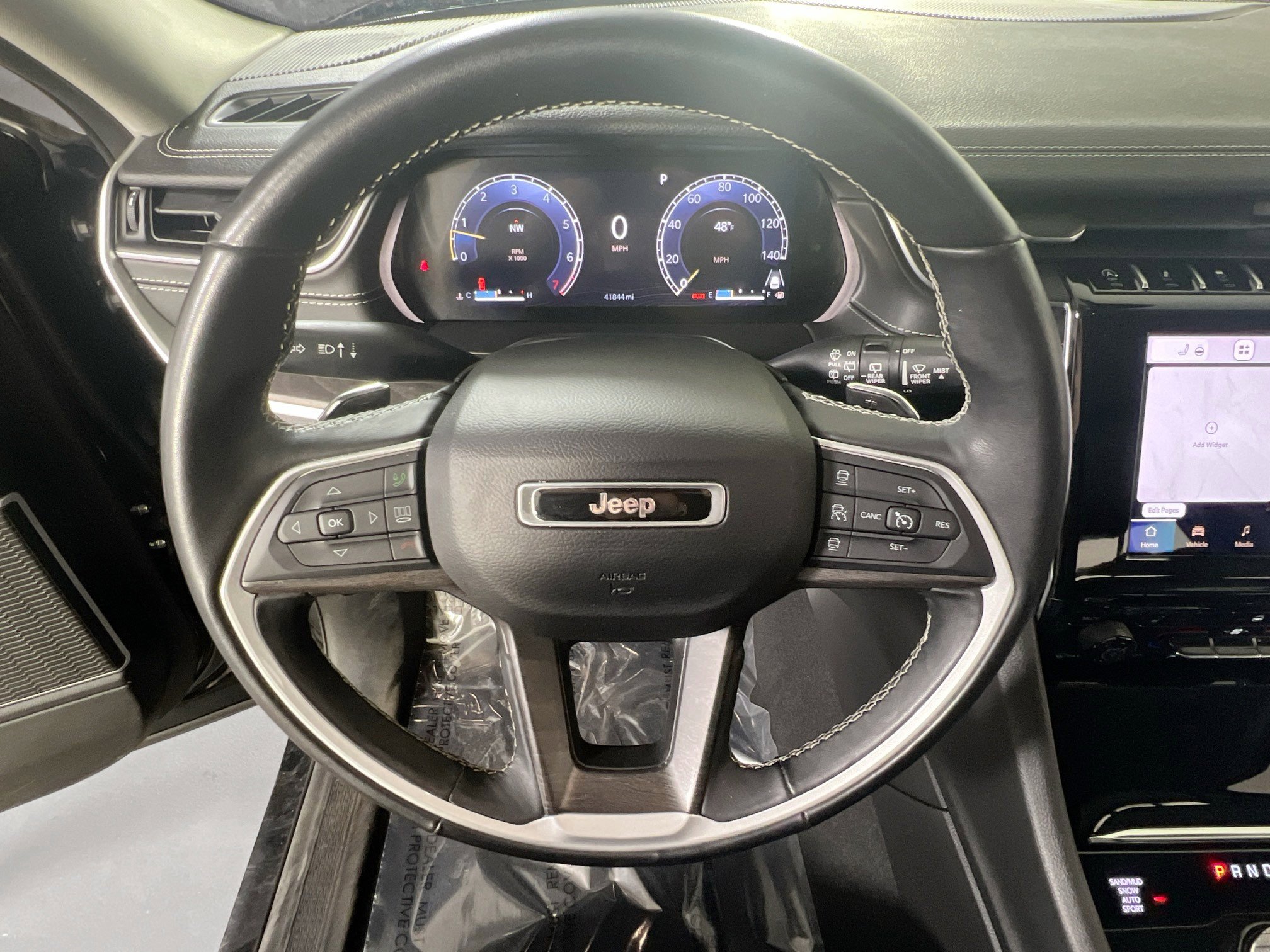 Used 2022 Jeep Grand Cherokee Limited AWD/4WD image 11