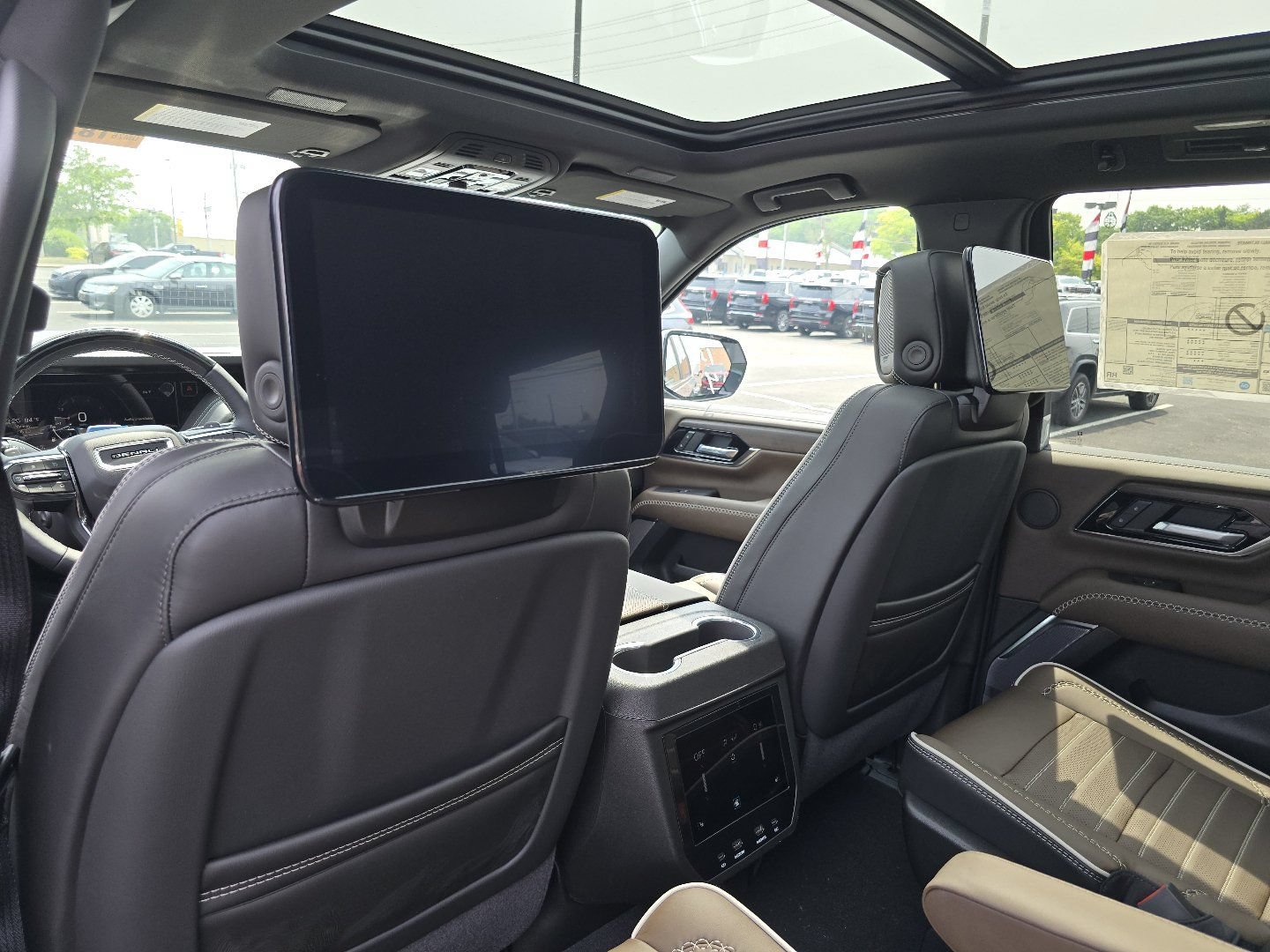 New 2026 GMC Yukon Denali Ultimate AWD/4WD image 34