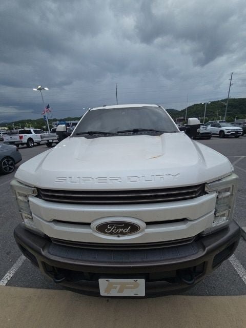 Used 2017 Ford F250 4x4 Crew Cab Super Duty image 3