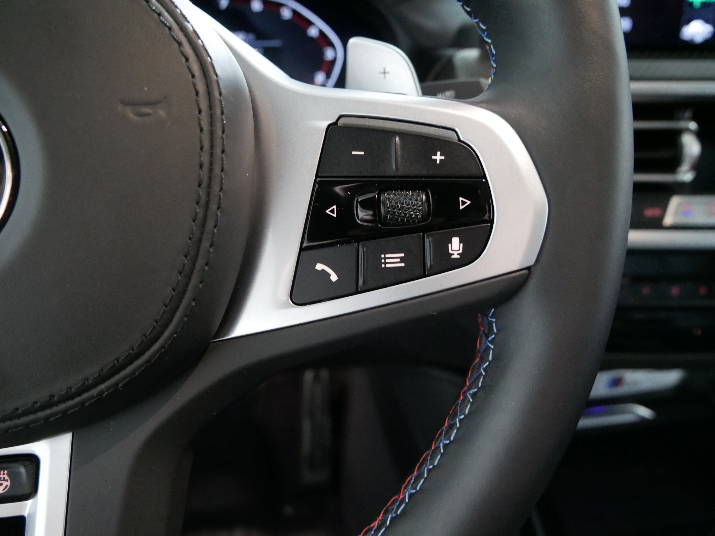 Used 2024 BMW X4 M40i AWD/4WD image 28