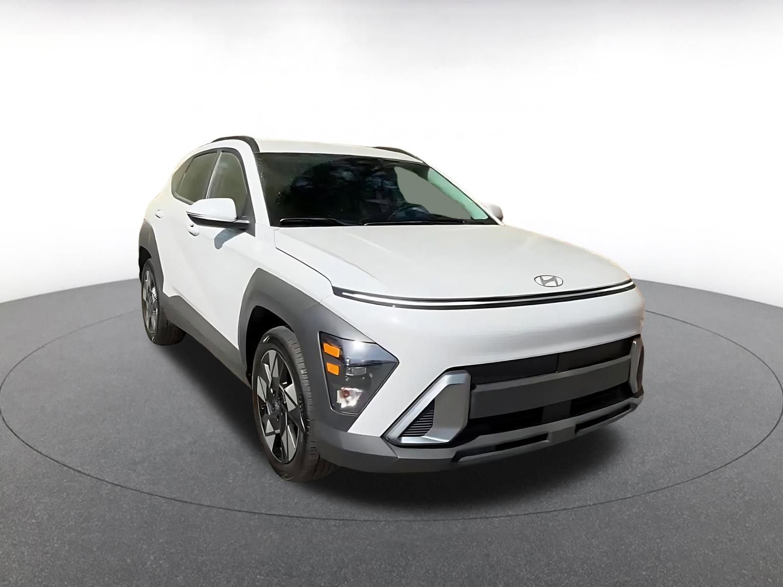 Used 2025 Hyundai Kona SEL image 3