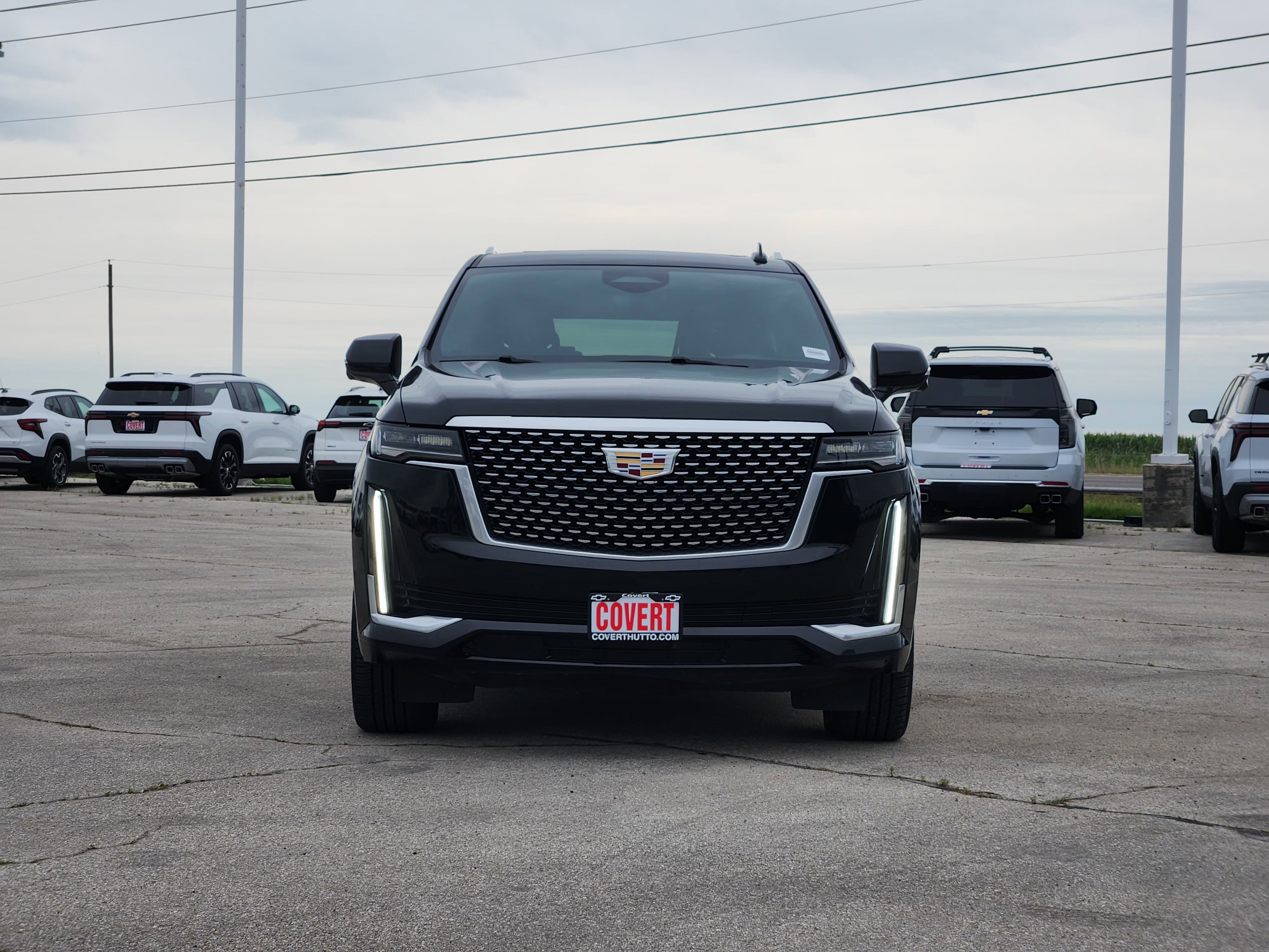 Used 2023 Cadillac Escalade ESV Premium Luxury AWD/4WD image 2