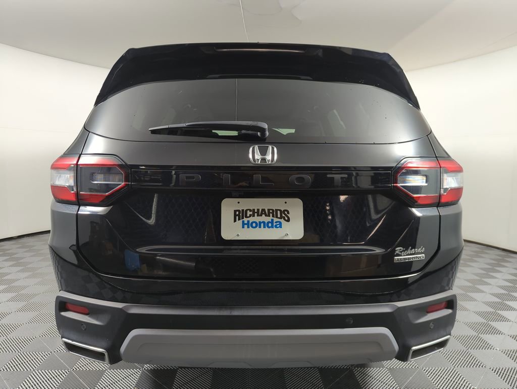 Certified 2024 Honda Pilot Touring image 5