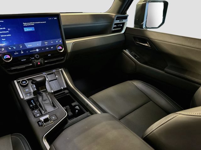 Used 2025 Lexus GX 550 w/ Accessory Package (2T) AWD/4WD image 24
