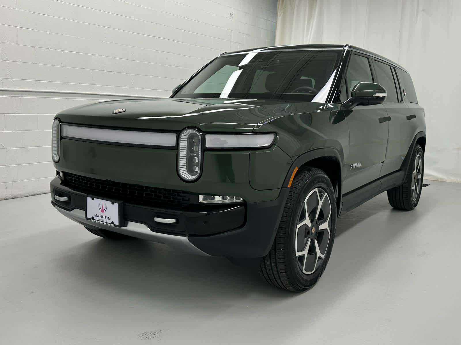 Used 2024 Rivian R1S Adventure image 4