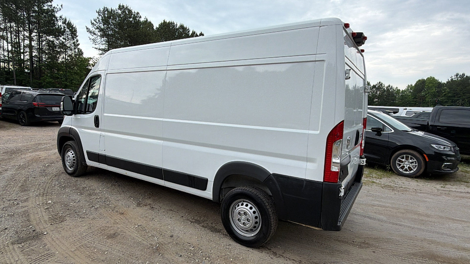 Used 2024 RAM ProMaster 2500 w/ Convenience Group FWD image 10