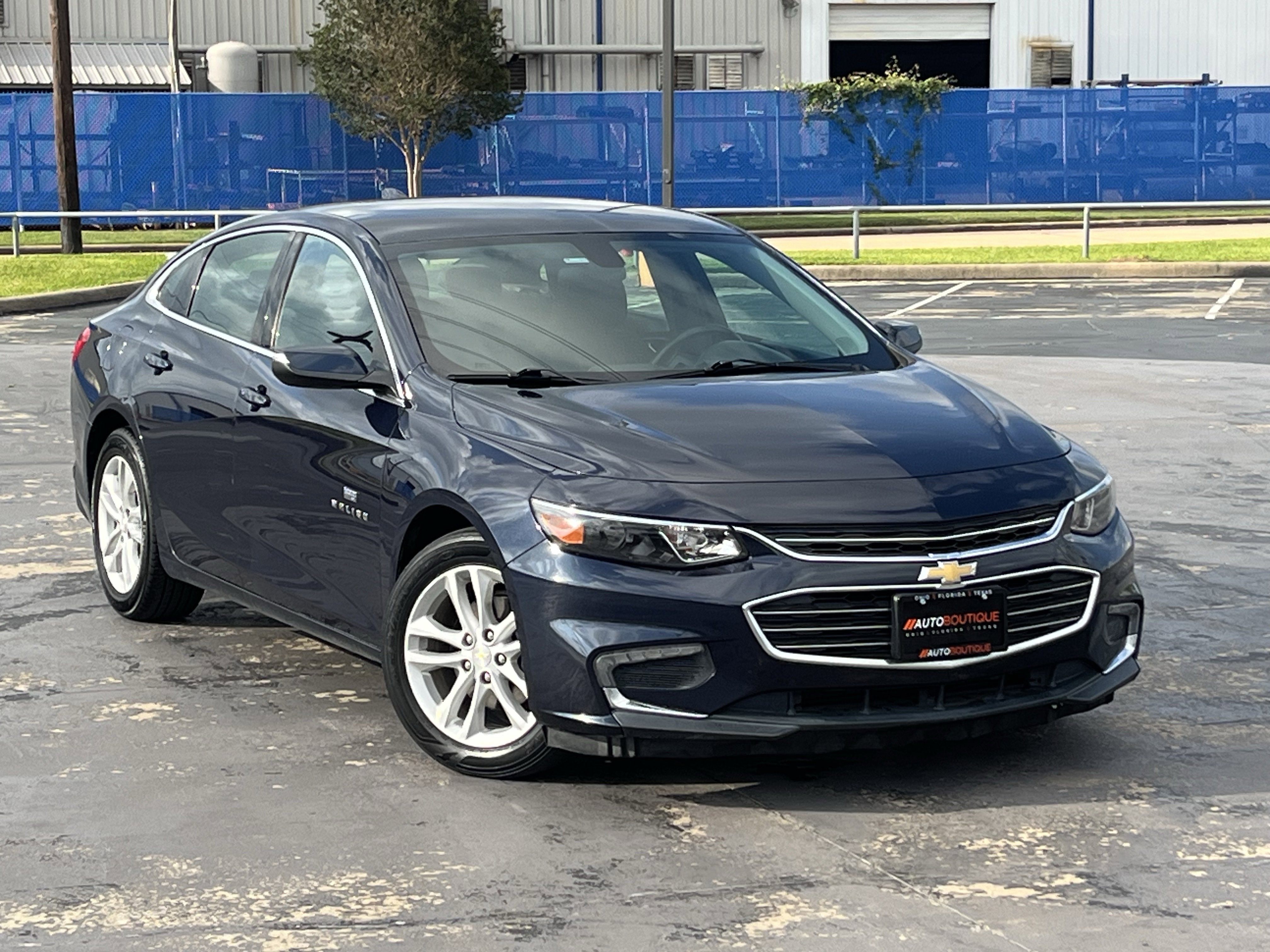 Used 2018 Chevrolet Malibu LT FWD image 3