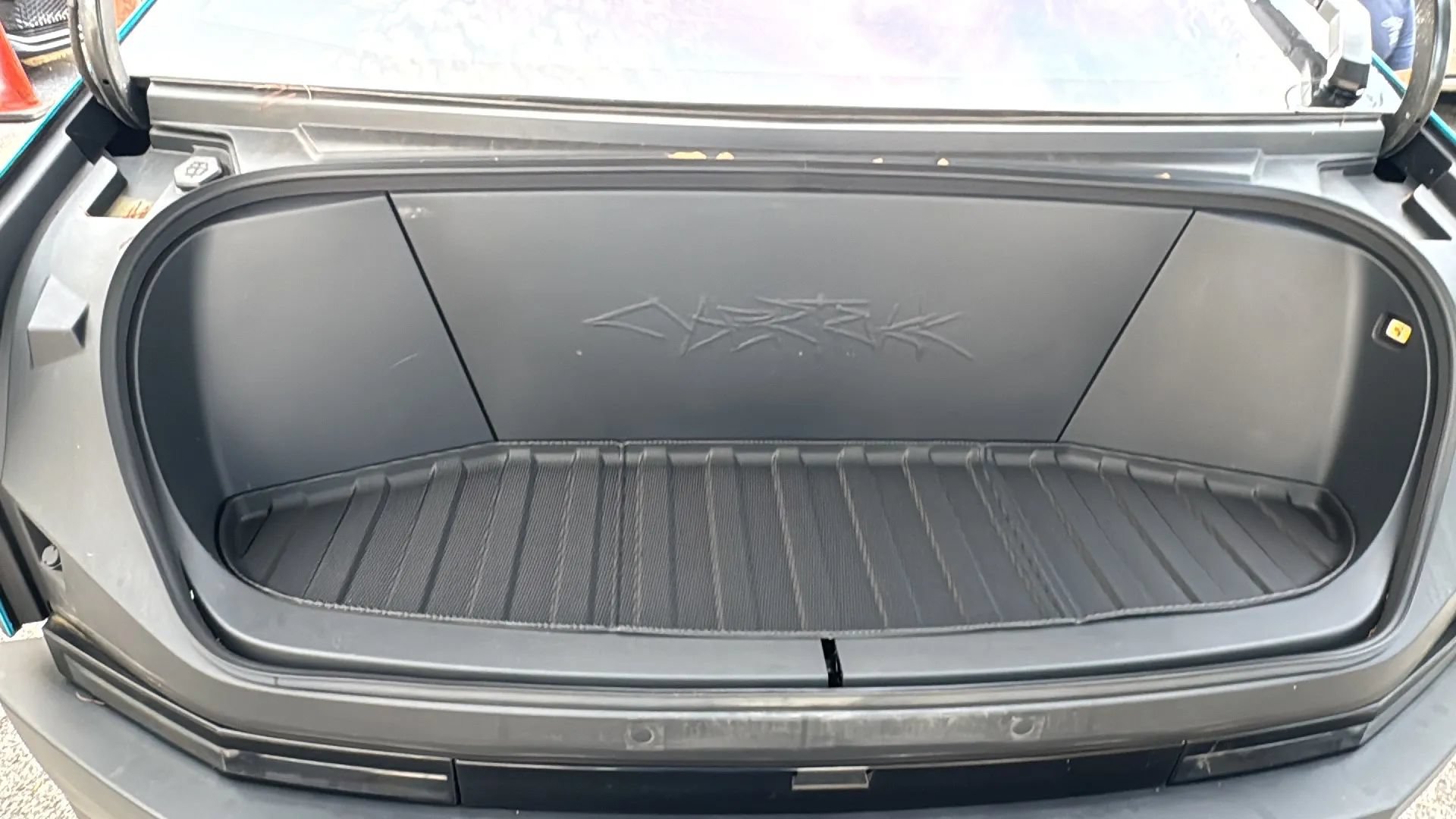 Used 2024 Tesla Cybertruck AWD Crew Cab image 40