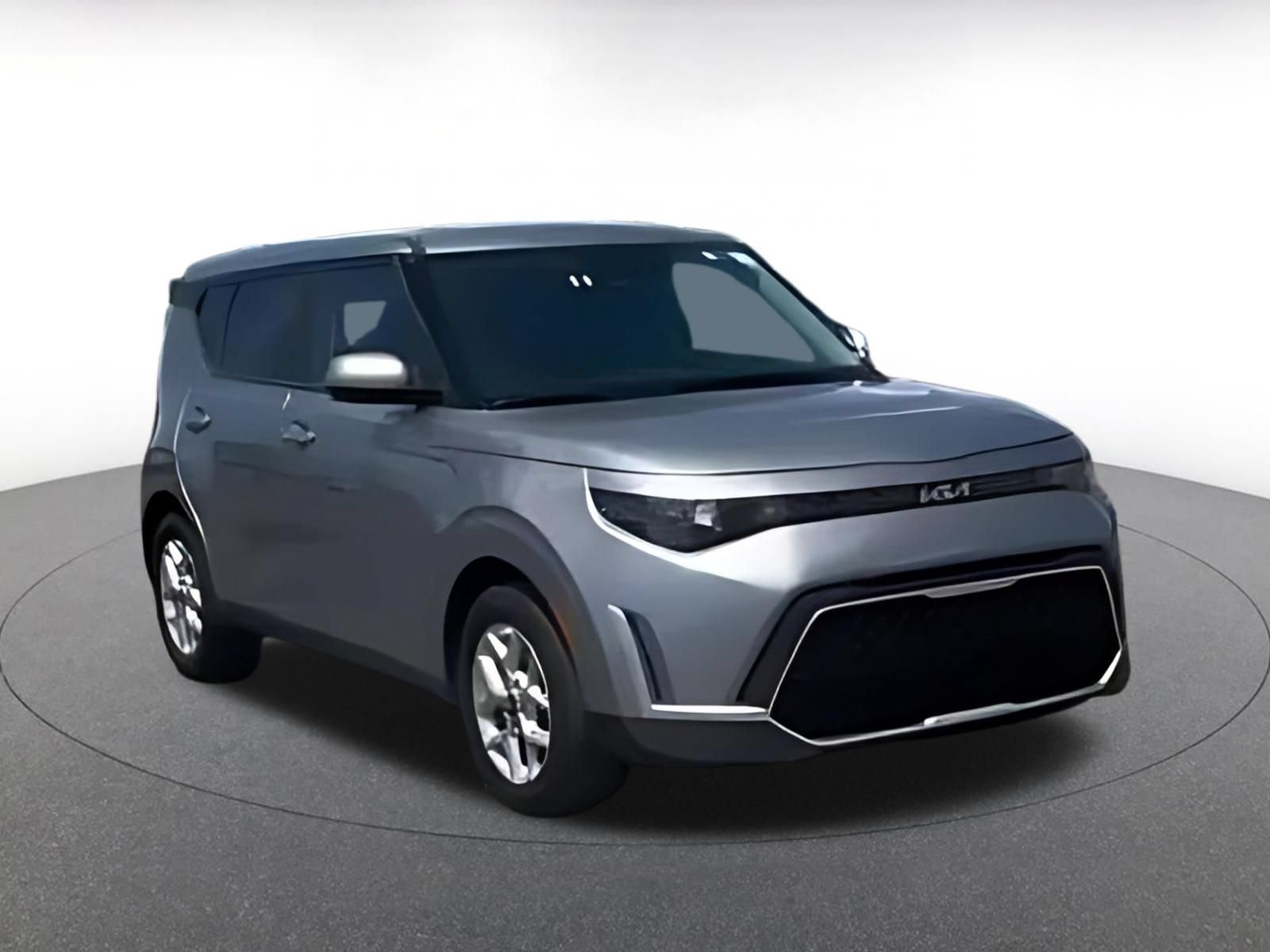 Used 2025 Kia Soul LX w/ LX Technology Package FWD image 13