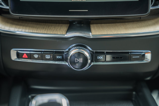Certified 2026 Volvo XC60 B5 Plus AWD/4WD image 24