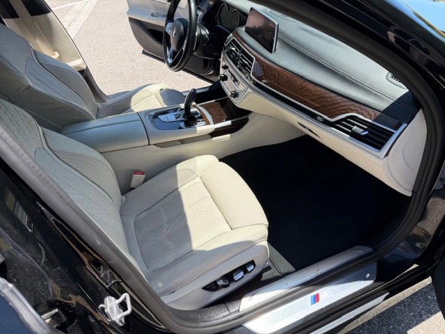Used 2019 BMW 740i w/ Executive Package RWD image 16