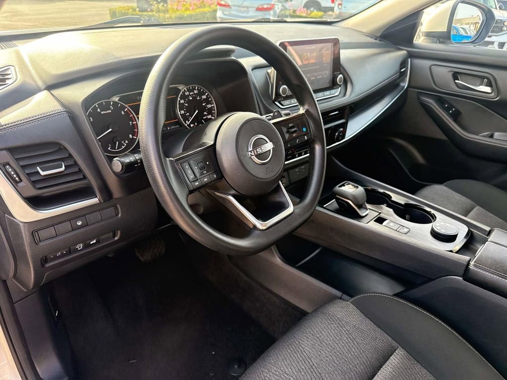 Used 2024 Nissan Rogue SV image 25