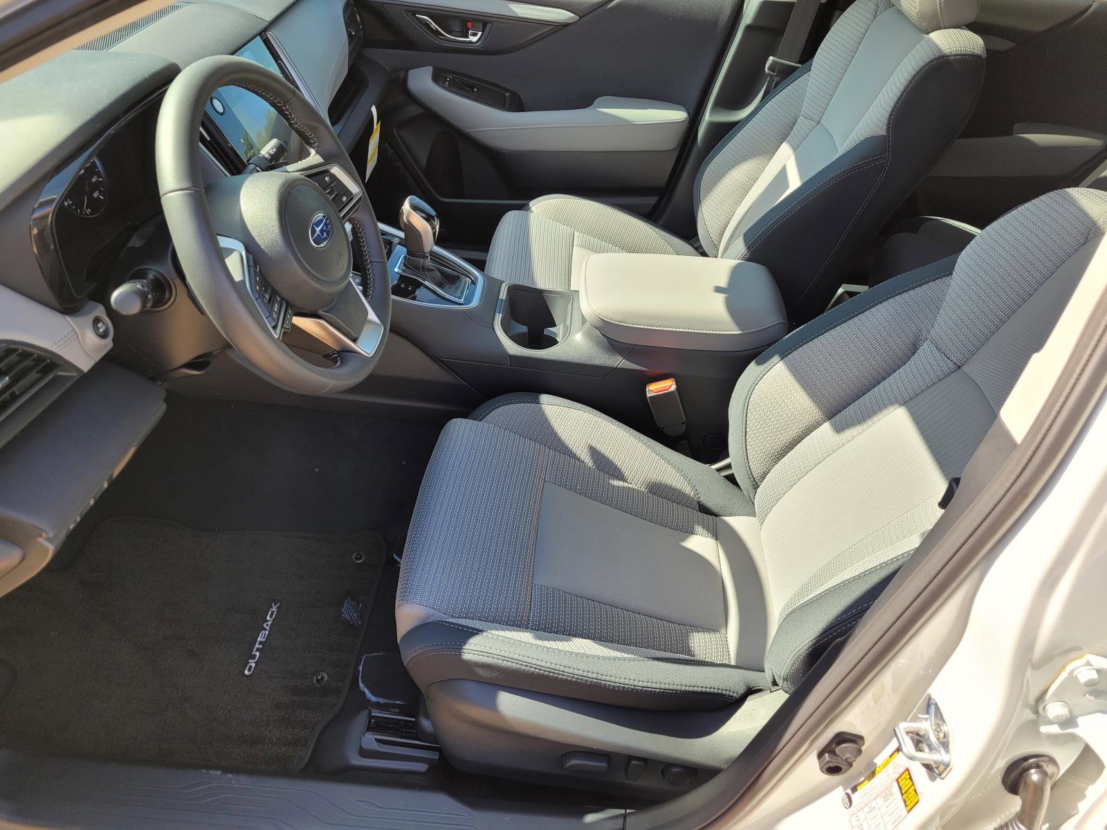 Used 2025 Subaru Outback Premium AWD/4WD image 3