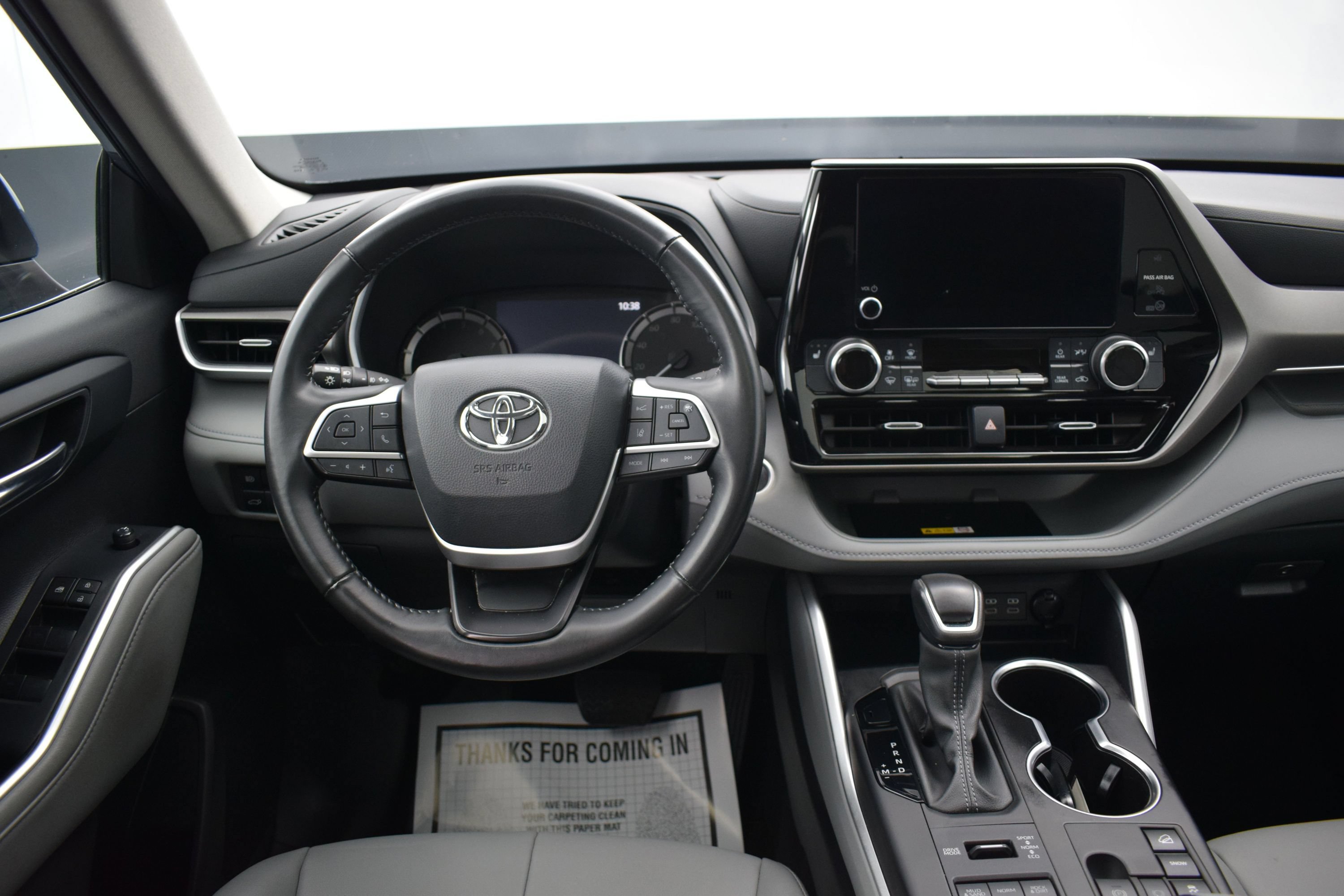 Used 2024 Toyota Highlander XLE AWD/4WD image 17