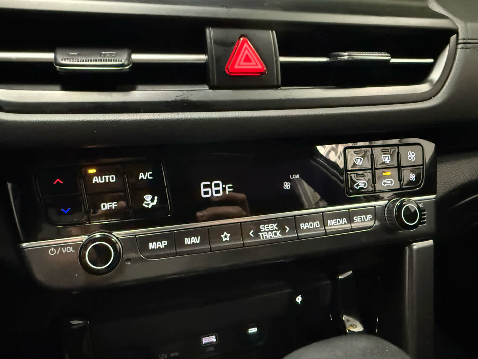 Used 2024 Kia Seltos EX image 27