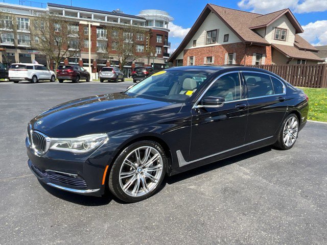 Used 2017 BMW 750i image 2