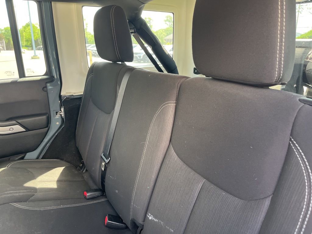 Used 2015 Jeep Wrangler Unlimited Sahara w/ Connectivity Group image 18