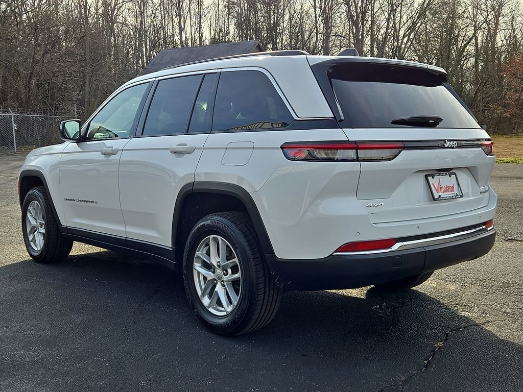 Used 2023 Jeep Grand Cherokee Laredo image 4