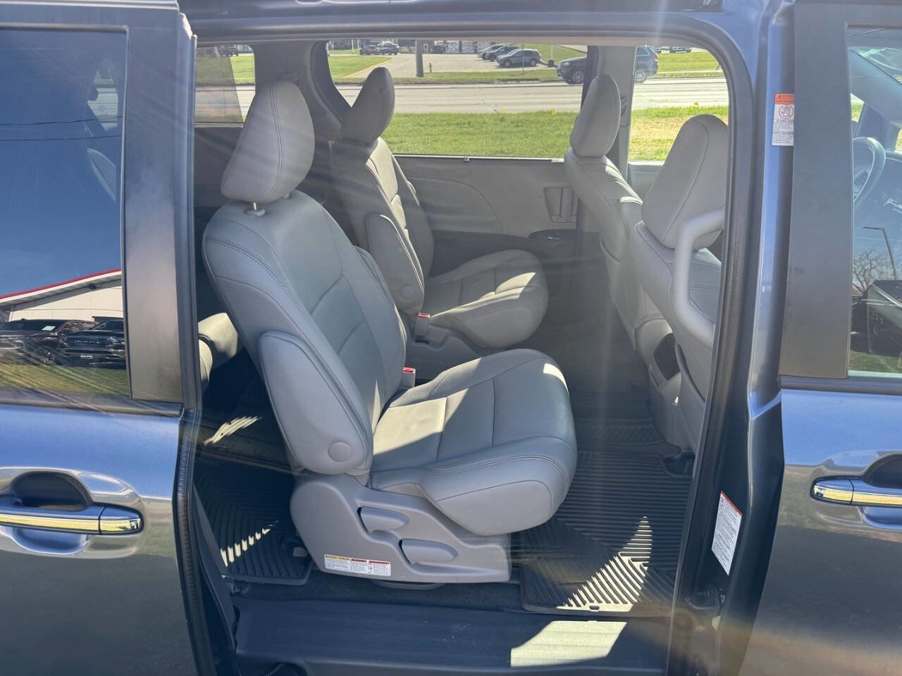 Used 2015 Toyota Sienna XLE w/ XLE Navigation Package AWD/4WD image 13