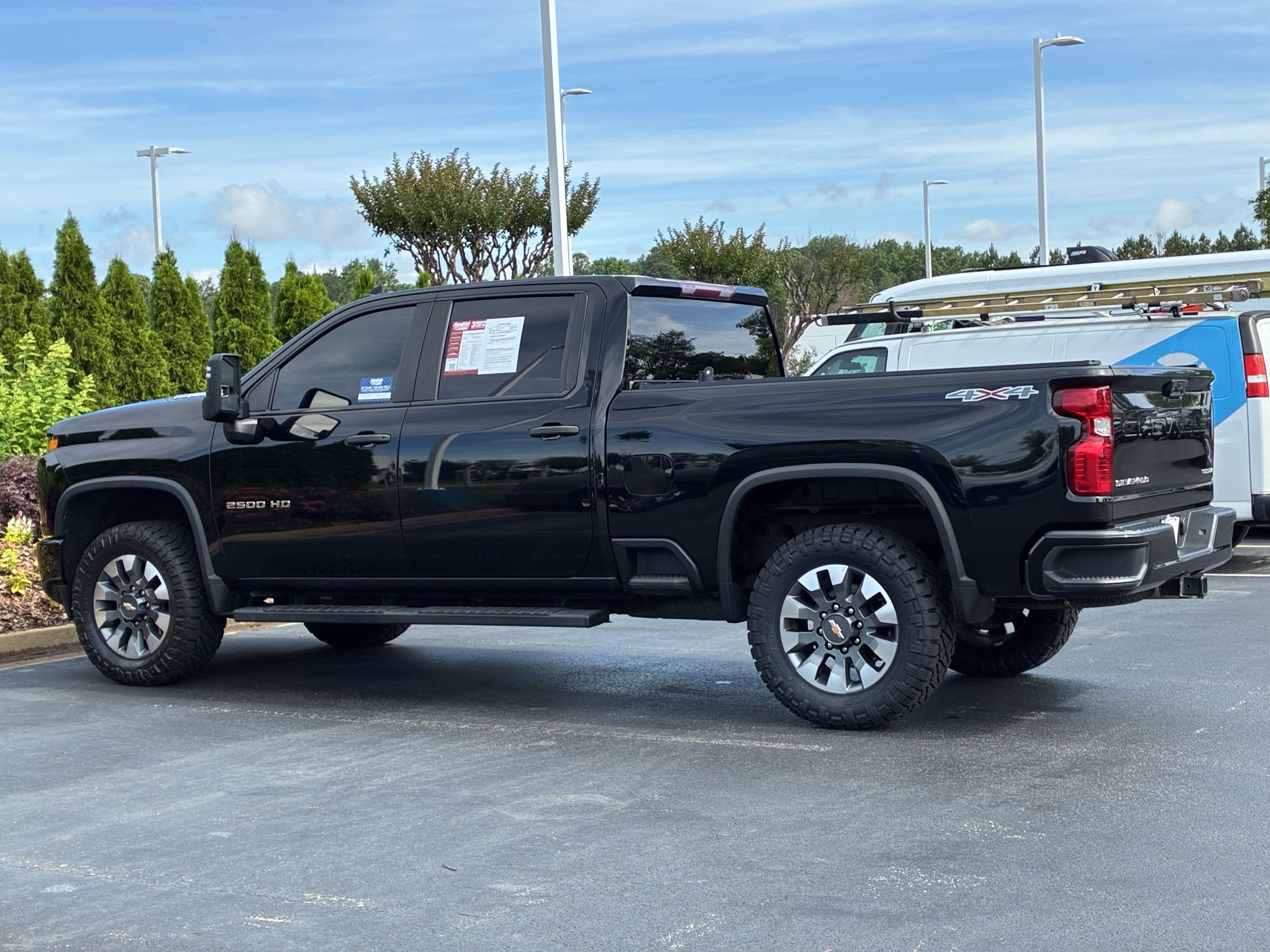 Used 2022 Chevrolet Silverado 2500 Custom w/ Custom Value Package AWD/4WD image 9