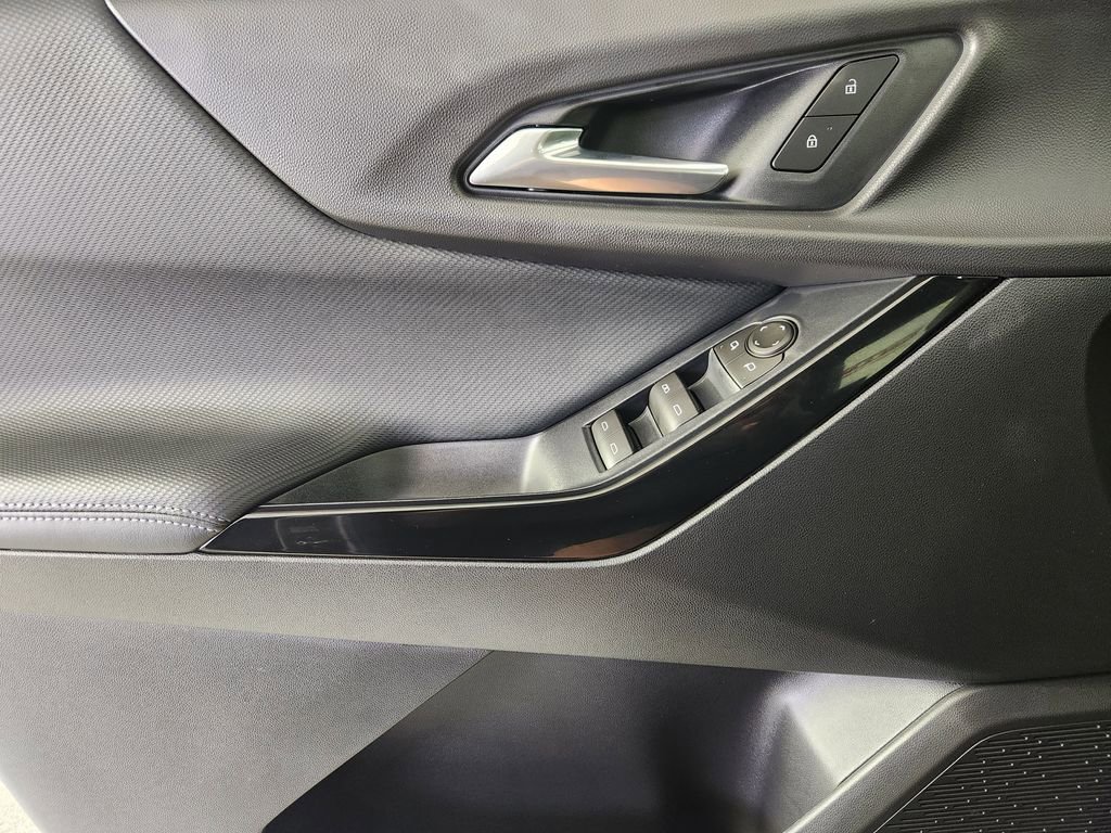 New 2026 Chevrolet Equinox LT w/ Safety and Technology Package FWD image 22