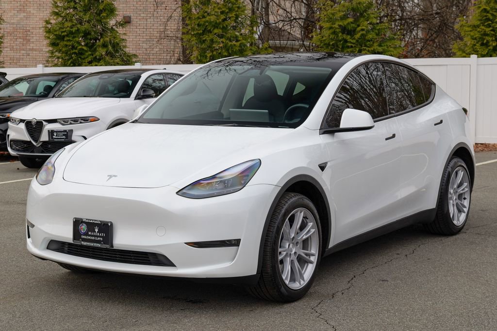 Used 2024 Tesla Model Y Long Range image 3