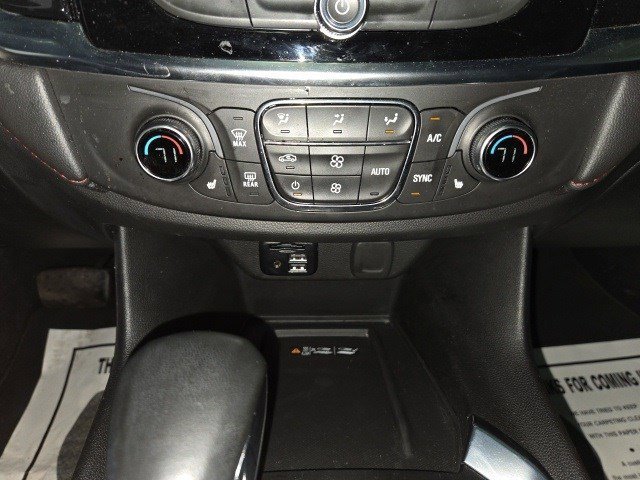 Used 2023 Chevrolet Traverse RS image 24