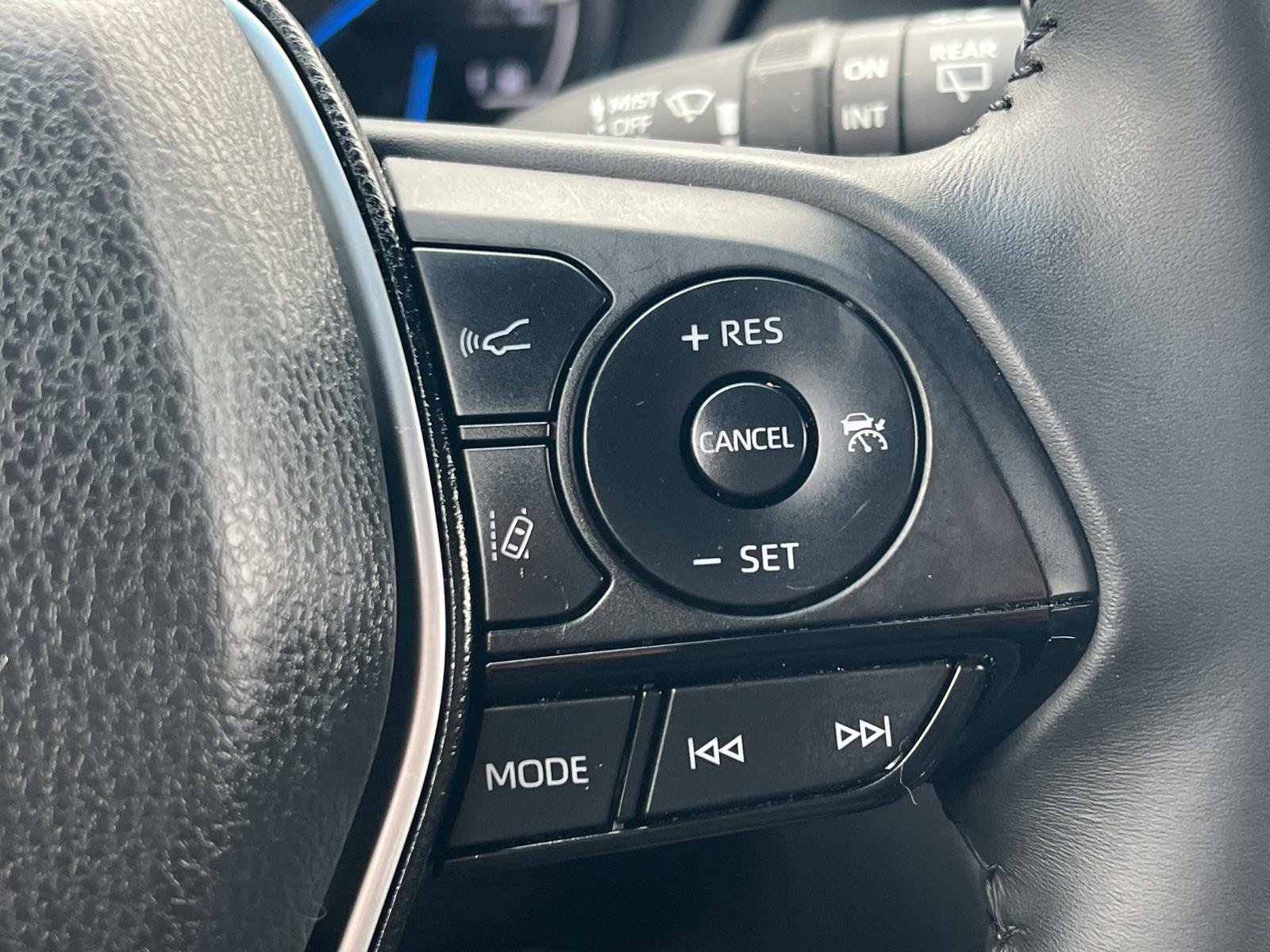 Used 2024 Toyota Venza XLE image 10