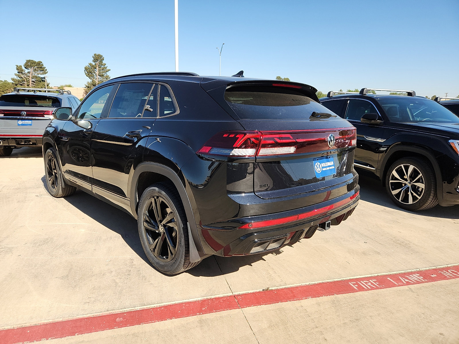 New 2026 Volkswagen Atlas Cross Sport SEL R-Line AWD/4WD image 5