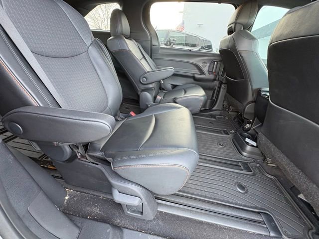 Used 2022 Toyota Sienna XSE image 6